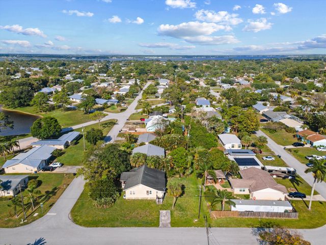 1566 NW 9th Avenue, Stuart, FL 34994