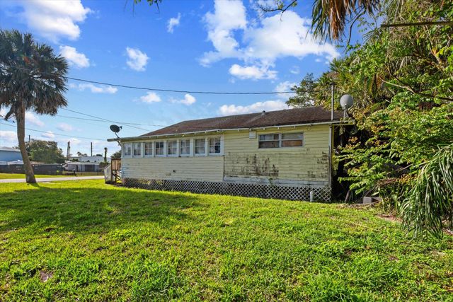 1566 NW 9th Avenue, Stuart, FL 34994