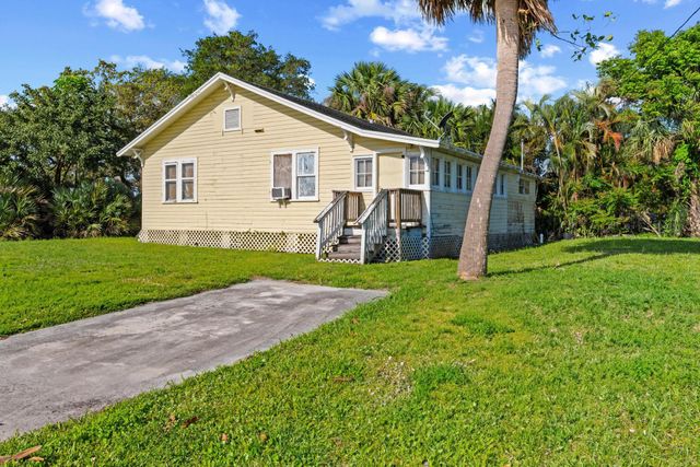 1566 NW 9th Avenue, Stuart, FL 34994