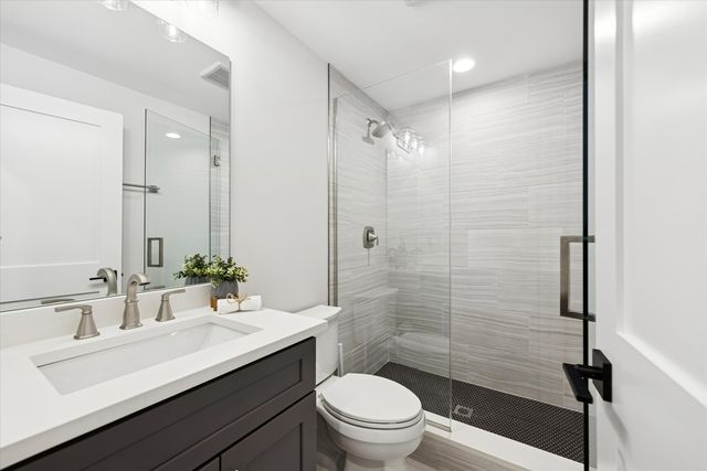 432 N Ridgeland Avenue, Elmhurst, IL 60126