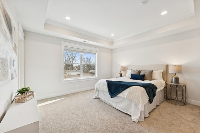 432 N Ridgeland Avenue, Elmhurst, IL 60126