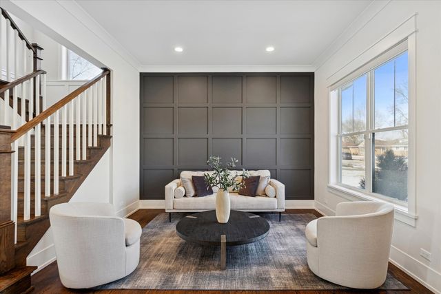 432 N Ridgeland Avenue, Elmhurst, IL 60126