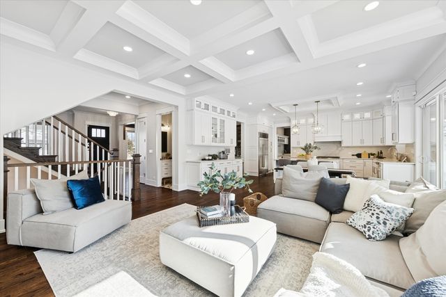 432 N Ridgeland Avenue, Elmhurst, IL 60126