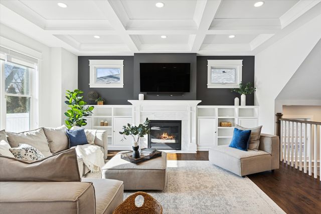 432 N Ridgeland Avenue, Elmhurst, IL 60126