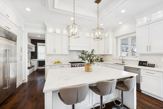 432 N Ridgeland Avenue, Elmhurst, IL 60126