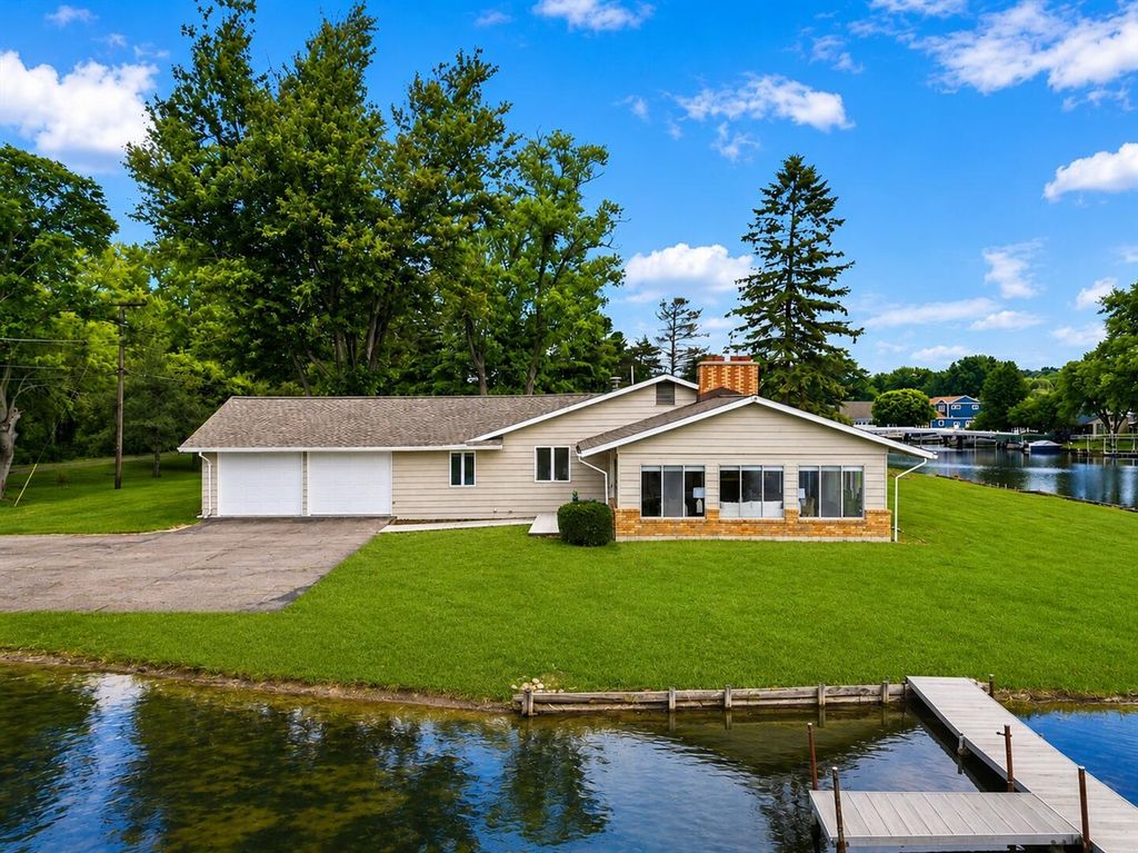 11243 Wynns Road, Pinckney, MI 48169