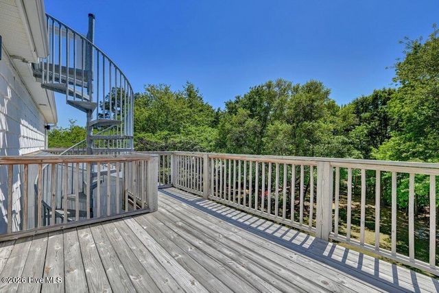 120 Middle Point Road, Hampstead, NC 28443