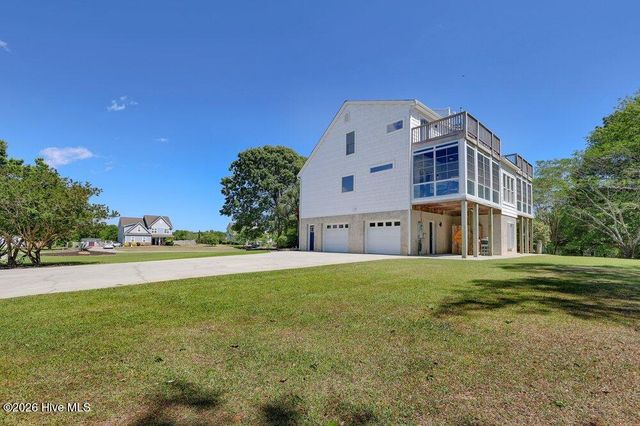 120 Middle Point Road, Hampstead, NC 28443
