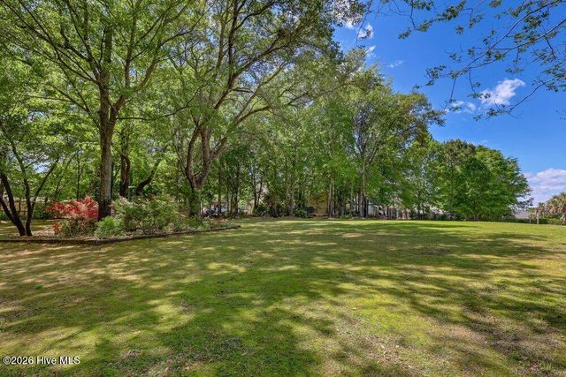 120 Middle Point Road, Hampstead, NC 28443