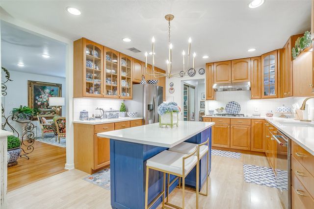 200 LAKERIDGE Road, Lakeside, TX 76108