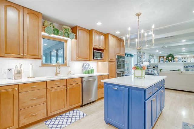 200 LAKERIDGE Road, Lakeside, TX 76108