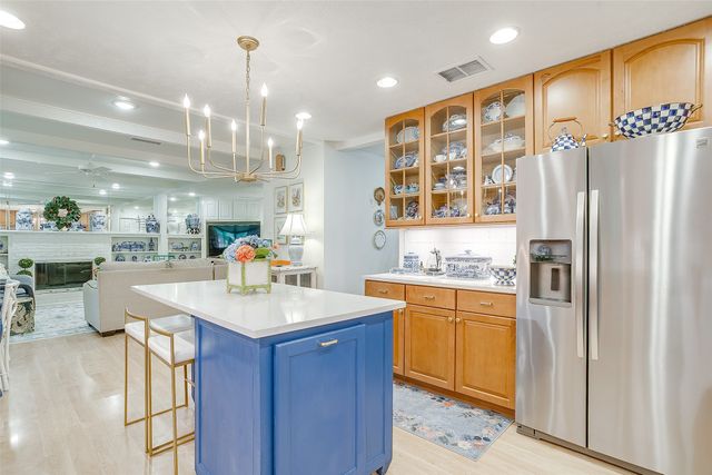 200 LAKERIDGE Road, Lakeside, TX 76108