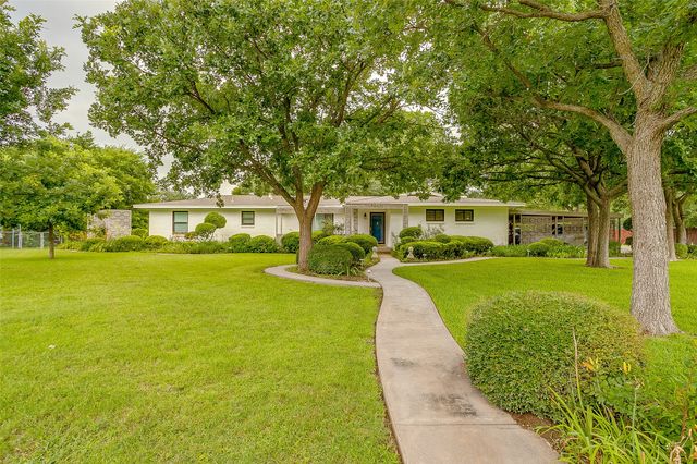 200 LAKERIDGE Road, Lakeside, TX 76108