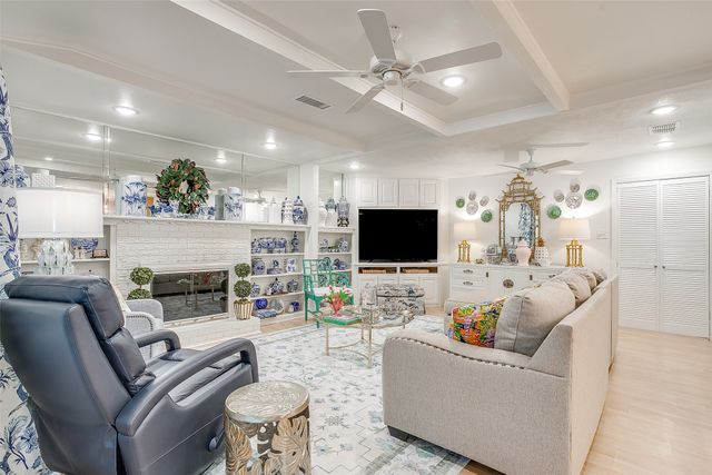 200 LAKERIDGE Road, Lakeside, TX 76108