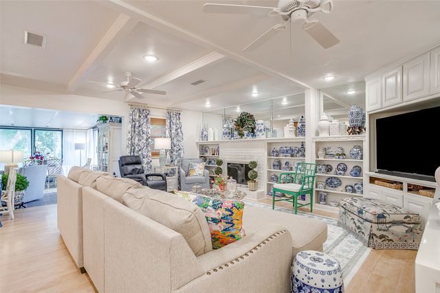 200 LAKERIDGE Road, Lakeside, TX 76108