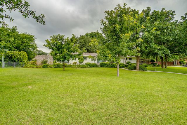 200 LAKERIDGE Road, Lakeside, TX 76108