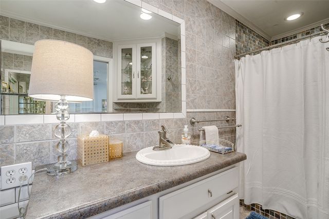 200 LAKERIDGE Road, Lakeside, TX 76108