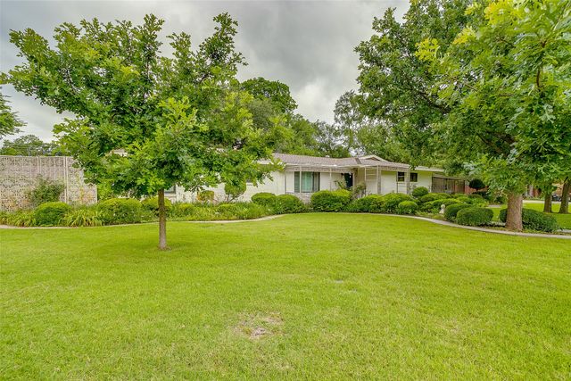 200 LAKERIDGE Road, Lakeside, TX 76108