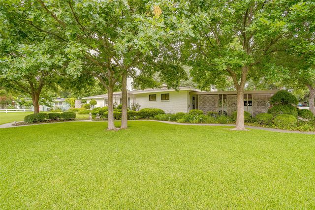 200 LAKERIDGE Road, Lakeside, TX 76108