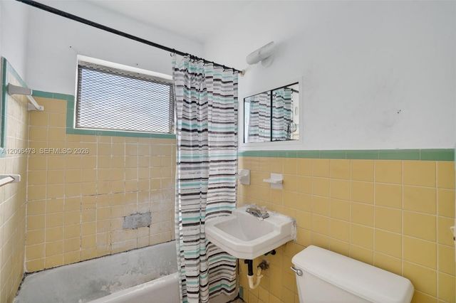 2110 NW 24th St, Miami, FL 33142