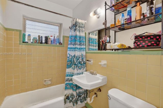 2110 NW 24th St, Miami, FL 33142