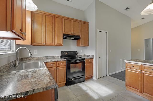 8475 SETON Court, Jacksonville, FL 32244