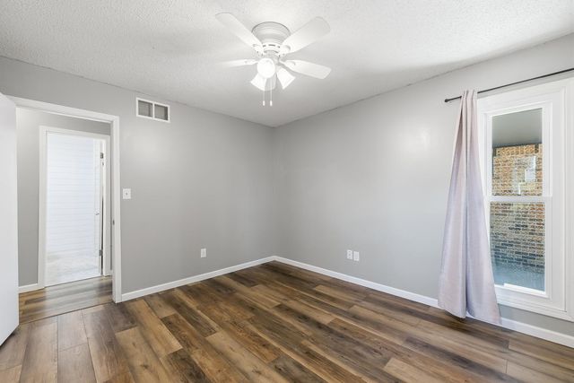 120 E Shady Brook Ln, Derby, KS 67037