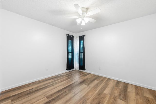 120 E Shady Brook Ln, Derby, KS 67037