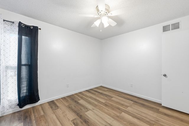 120 E Shady Brook Ln, Derby, KS 67037