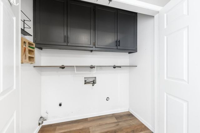 120 E Shady Brook Ln, Derby, KS 67037