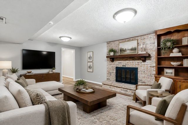 120 E Shady Brook Ln, Derby, KS 67037