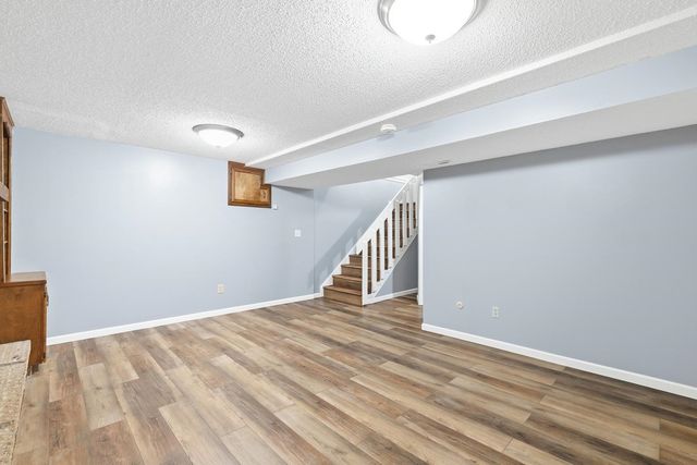 120 E Shady Brook Ln, Derby, KS 67037