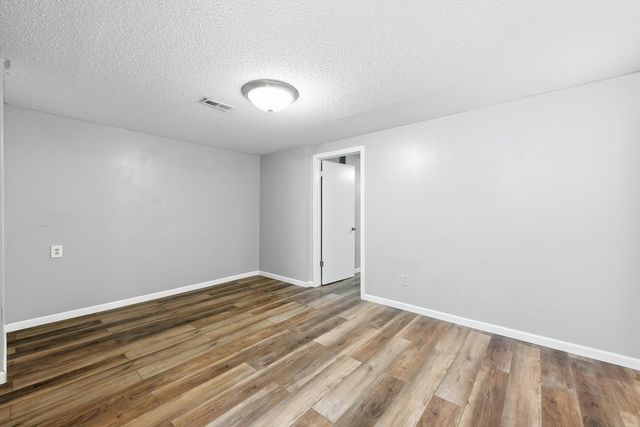 120 E Shady Brook Ln, Derby, KS 67037