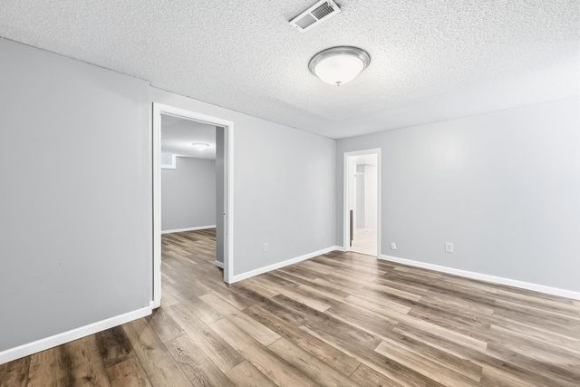 120 E Shady Brook Ln, Derby, KS 67037