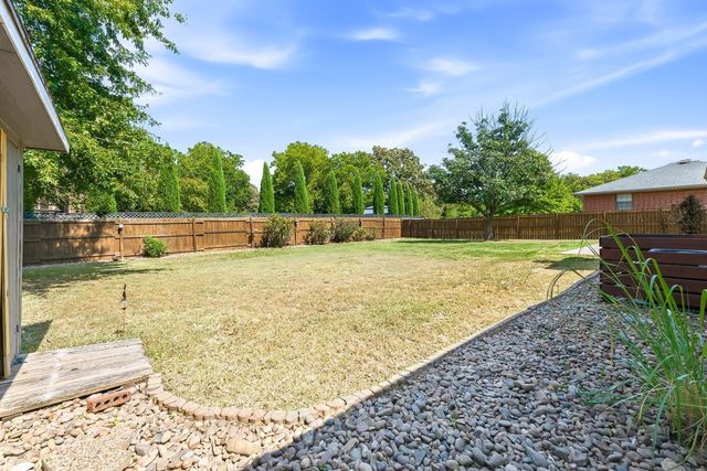 120 E Shady Brook Ln, Derby, KS 67037