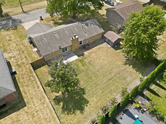 120 E Shady Brook Ln, Derby, KS 67037