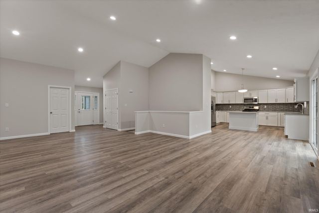 53712 Terre Verde Hills Court, South Bend, IN 46628
