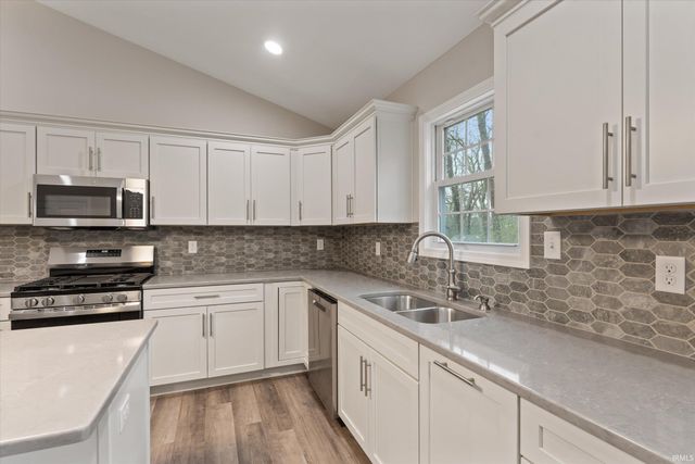 53712 Terre Verde Hills Court, South Bend, IN 46628