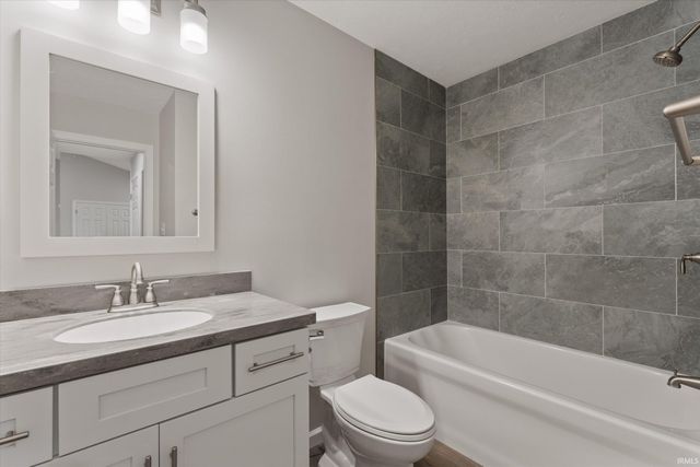 53712 Terre Verde Hills Court, South Bend, IN 46628