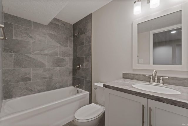 53712 Terre Verde Hills Court, South Bend, IN 46628