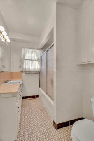1728 42nd St, Sacramento, CA 95819