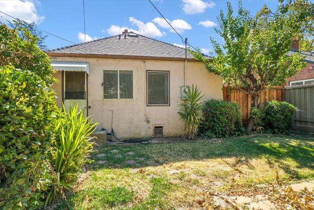 1728 42nd St, Sacramento, CA 95819