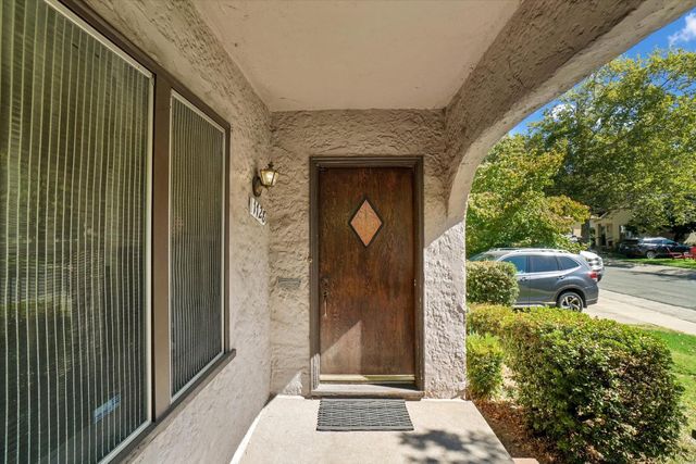 1728 42nd St, Sacramento, CA 95819