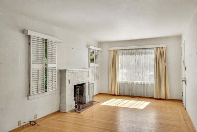1728 42nd St, Sacramento, CA 95819