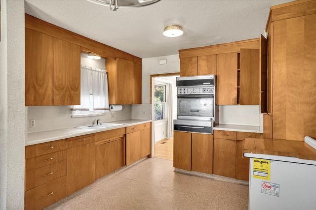 1728 42nd St, Sacramento, CA 95819