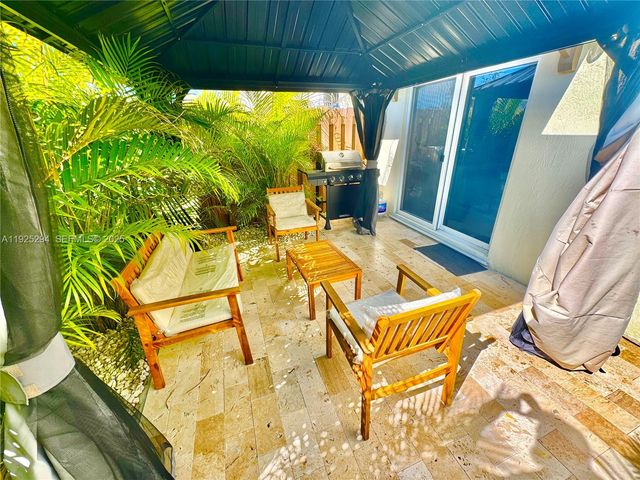 2538 SE 29th St ., Homestead, FL 33035