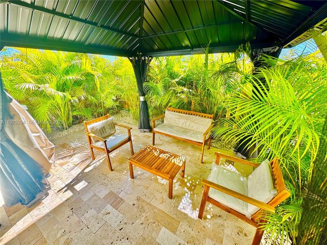 2538 SE 29th St ., Homestead, FL 33035