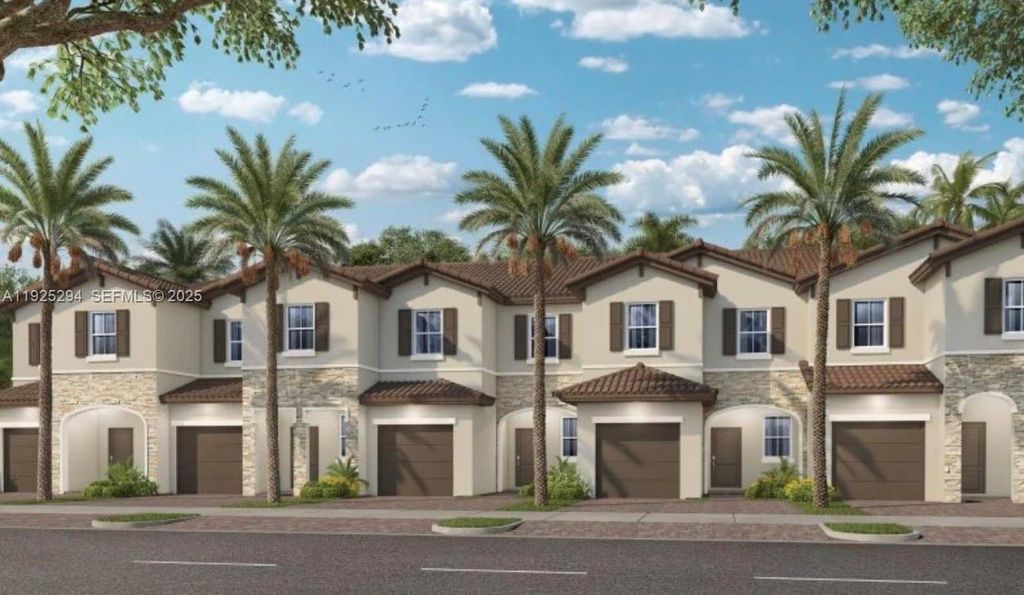 2538 SE 29th St ., Homestead, FL 33035