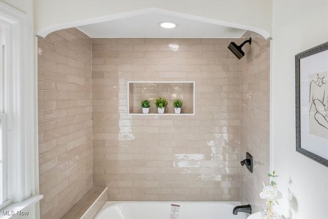 3526 Raymont Boulevard, University Heights, OH 44118