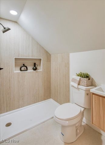 3526 Raymont Boulevard, University Heights, OH 44118